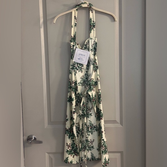 April Cornell Holly Chef 100% Cotton Holiday Apron Cream, Red, Green - Picture 11 of 14